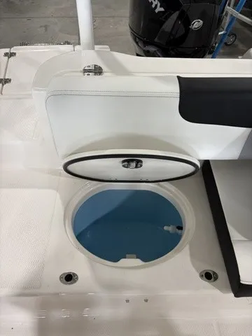 Slide: The Image of Robalo R202 Explorer 2026 - 11