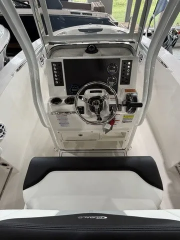 Slide: The Image of Robalo R202 Explorer 2026 - 5