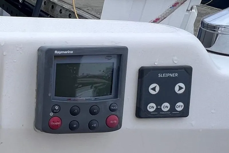 Slide: The Image of Raymarine and Sleipner controls on 2006 Hunter 38 boat. - 8