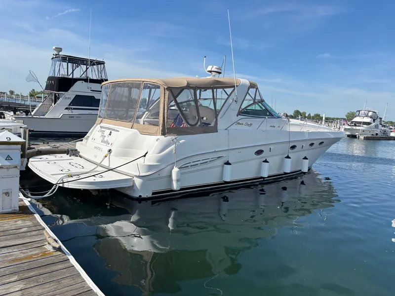 The Image of 2000 Sea Ray Sundancer 460 yacht docked at marina. - 0