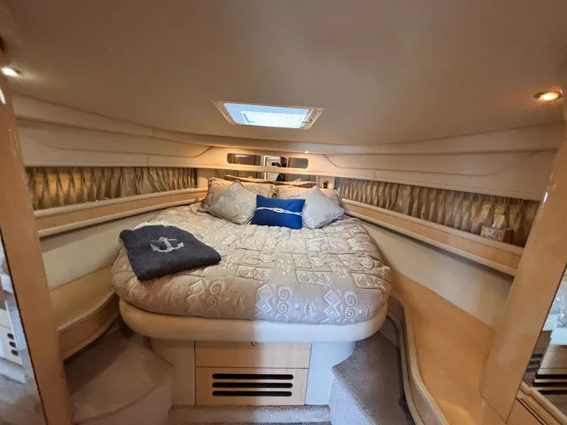 Slide: The Image of Luxurious cabin of Sea Ray Sundancer 460 yacht, year 2000. - 17
