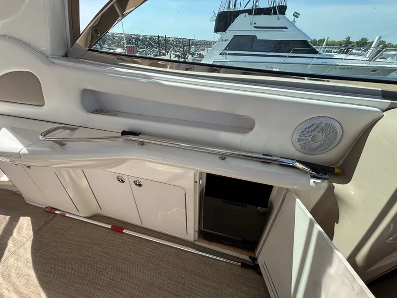 Slide: The Image of Interior of a 2000 Sea Ray Sundancer 460 yacht. - 7