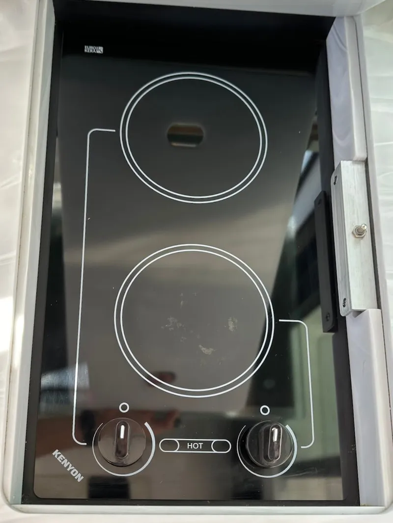 Slide: The Image of Kenyon cooktop on Tiara Yachts Coupe 39, year 2019. - 22