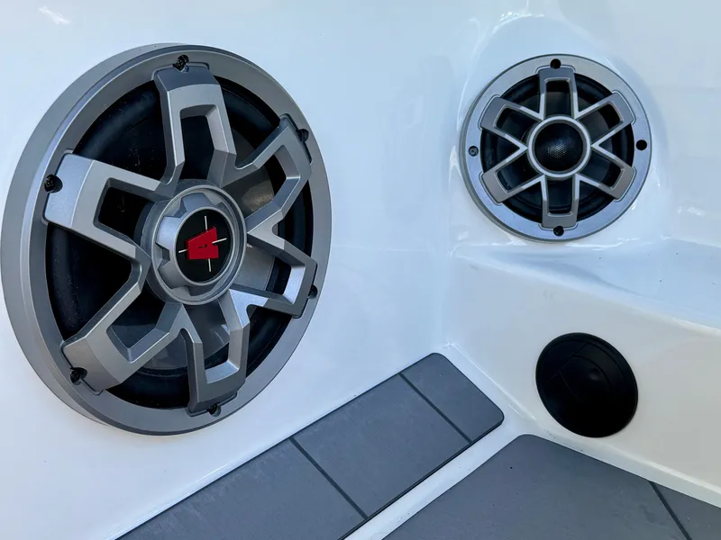 Slide: The Image of Speakers in Axis Wake Research A24 boat, 2022 model. - 38