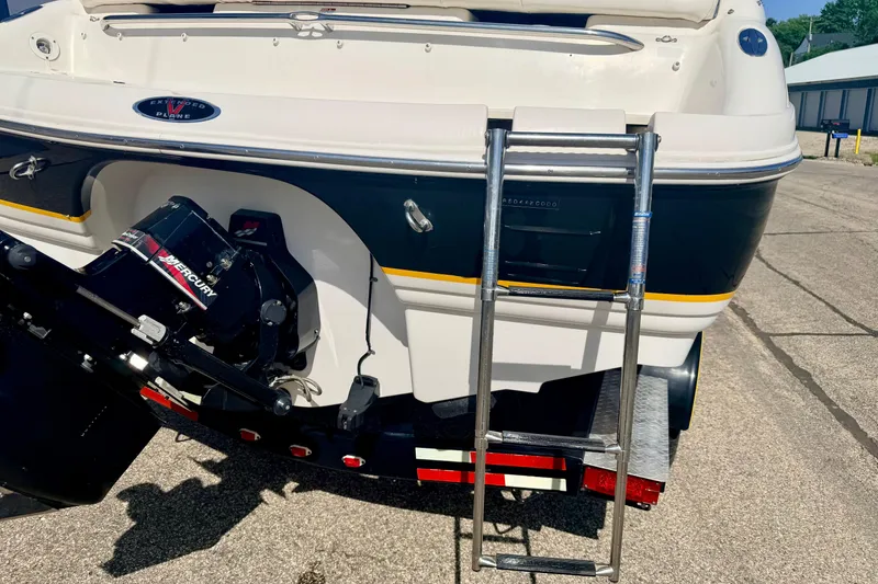 Slide: The Image of Rear view of 2000 Chaparral 235 SSi boat with ladder and Mercury engine. - 21