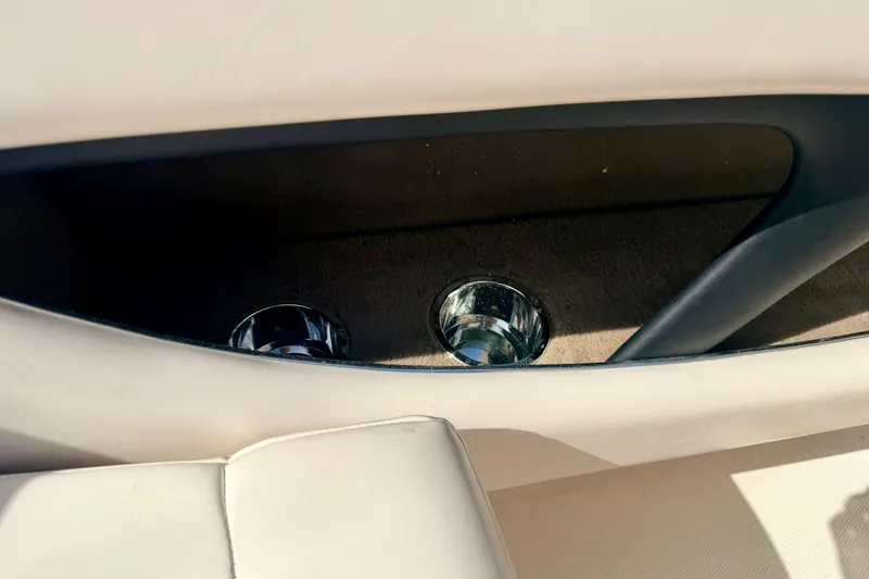 Slide: The Image of Interior view of 2000 Chaparral 235 SSi boat with cup holders. - 30