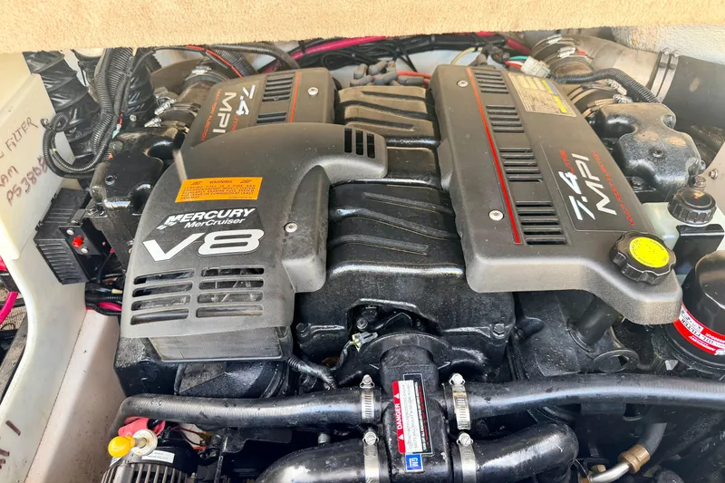 Slide: The Image of Engine of a 2000 Chaparral 235 SSi boat, featuring a Mercury MerCruiser V8. - 62