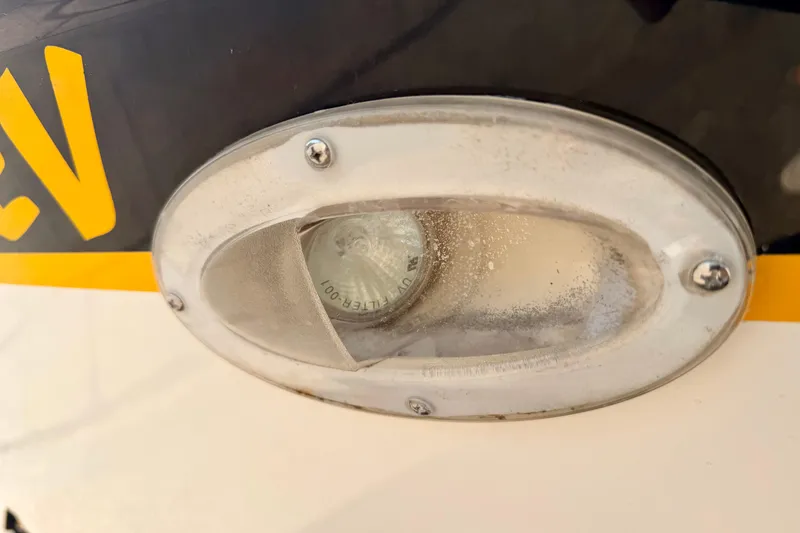 Slide: The Image of Close-up of a 2000 Chaparral 235 SSi boat light fixture. - 78