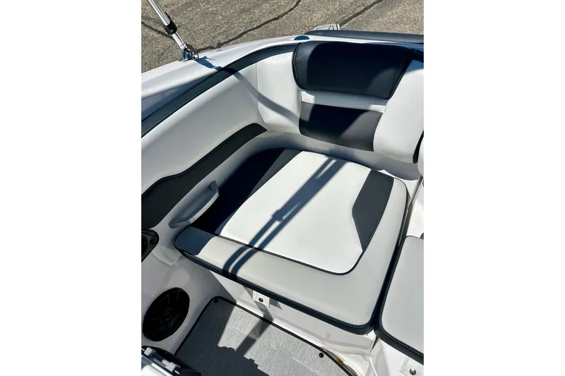 Slide: The Image of 2024 Yamaha Boats SX195 interior seating with sleek, modern design and comfortable upholstery. - 43
