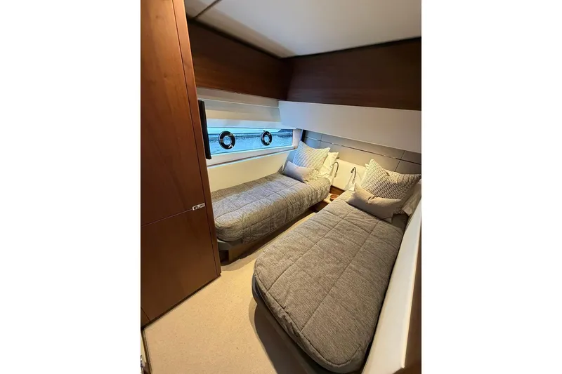Slide: The Image of Stbd guest stateroom - 15