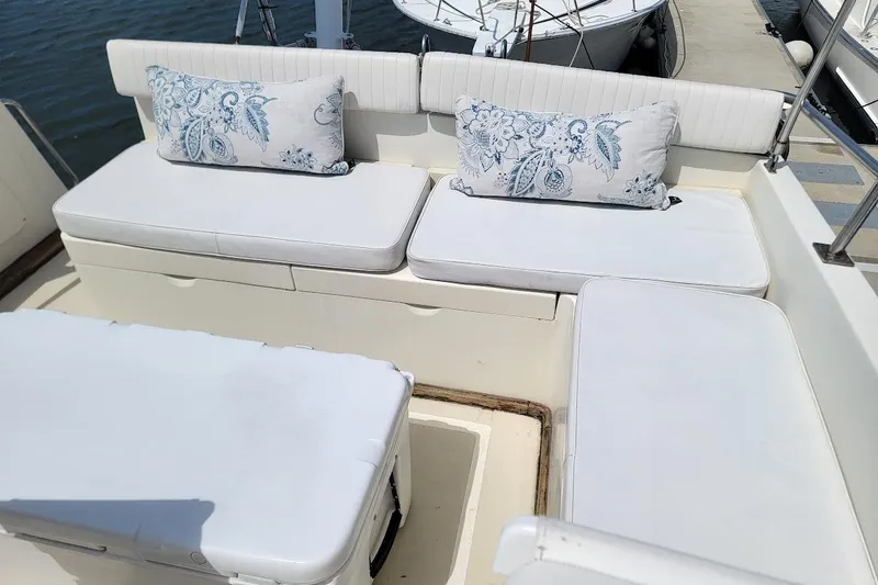 Slide: The Image of White seating area on 1987 Albin 37 Palm Beach boat with decorative cushions. - 33