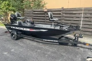 Slide: The Image of Tracker Pro 170 2026 - 5