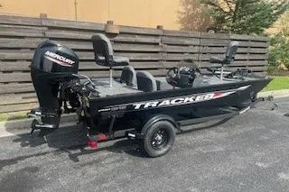 Slide: The Image of Tracker Pro 170 2026 - 7