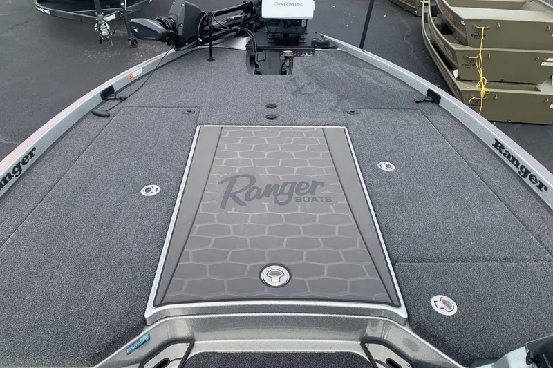 Slide: The Image of 2026 Ranger Z520R Cup-Equipped boat deck with Garmin equipment, featuring sleek design. - 6