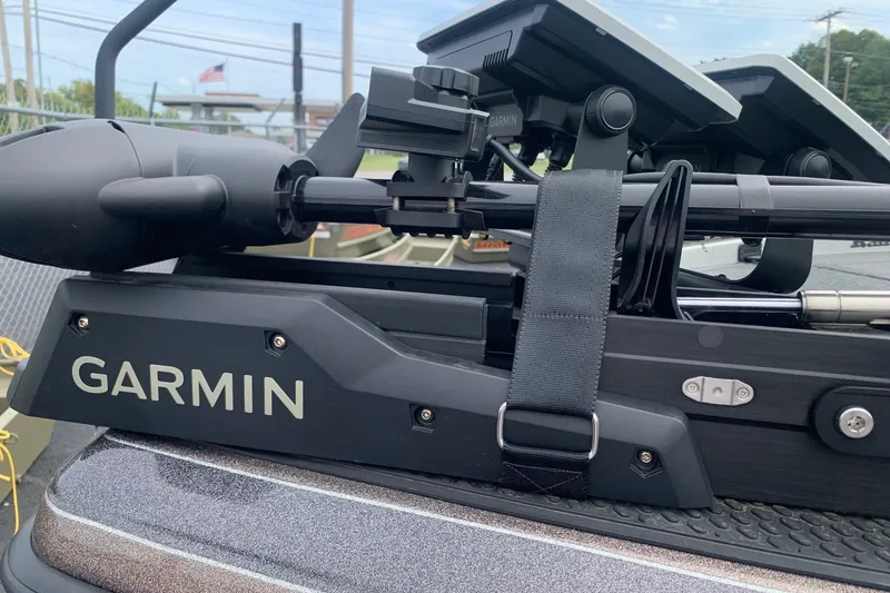 Slide: The Image of Garmin equipment on 2026 Ranger Z520R Cup-Equipped boat, showcasing advanced technology. - 5