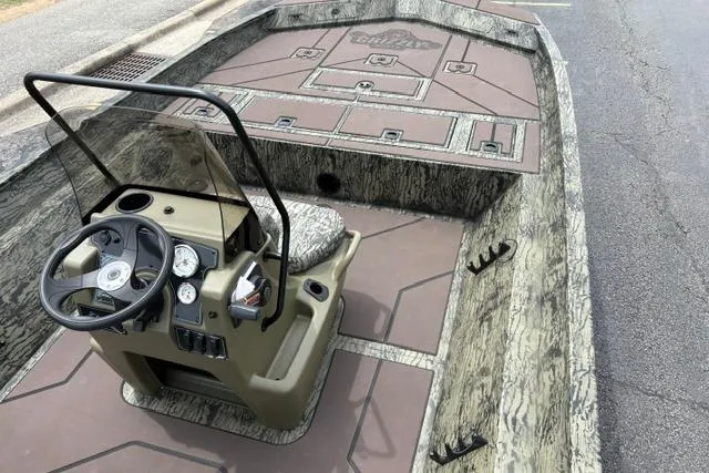 Slide: The Image of 2026 Tracker Grizzly 2072 CC boat with camouflage design and central console. - 18