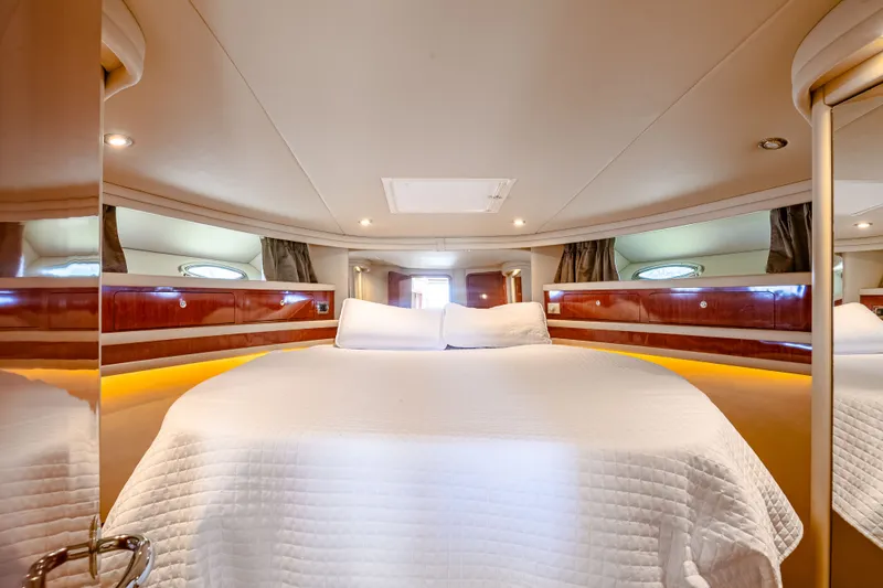 Slide: The Image of Luxurious cabin of 2003 Sea Ray 480 Sedan Bridge with double bed. - 44