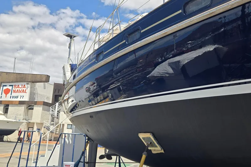 Slide: The Image of Sleek 1996 Contest 46/48 yacht at Baja Naval shipyard under a bright sky. - 6