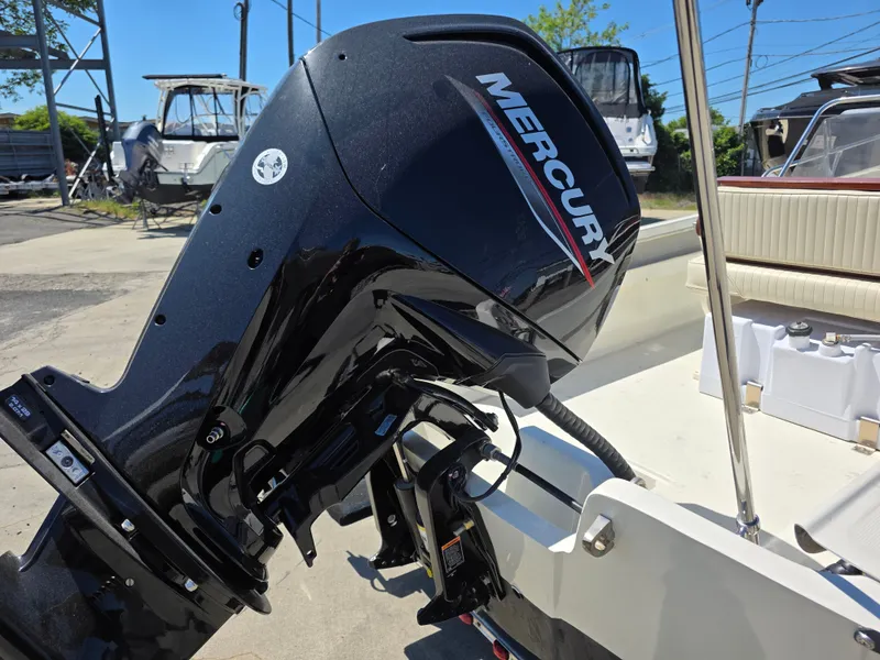 Slide: The Image of Boston Whaler 17 Newport 1986 - 11