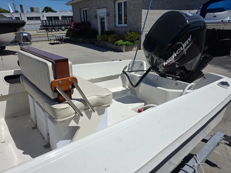 Slide: The Image of Boston Whaler 17 Newport 1986 - 3