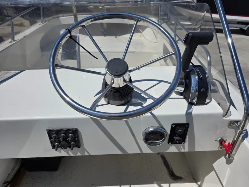 Slide: The Image of Boston Whaler 17 Newport 1986 - 6