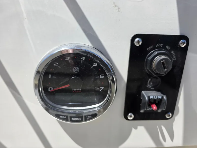Slide: The Image of Boston Whaler 17 Newport 1986 - 8