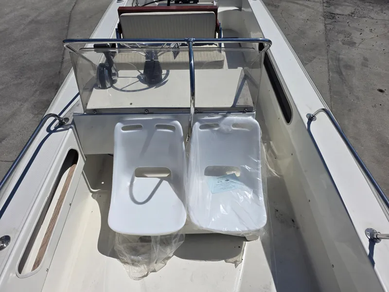 Slide: The Image of Boston Whaler 17 Newport 1986 - 9