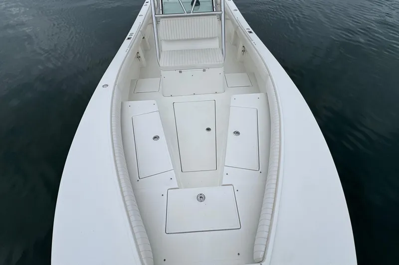 Slide: The Image of 2007 Regulator 26 Forward Seating boat with spacious deck and storage compartments. - 20