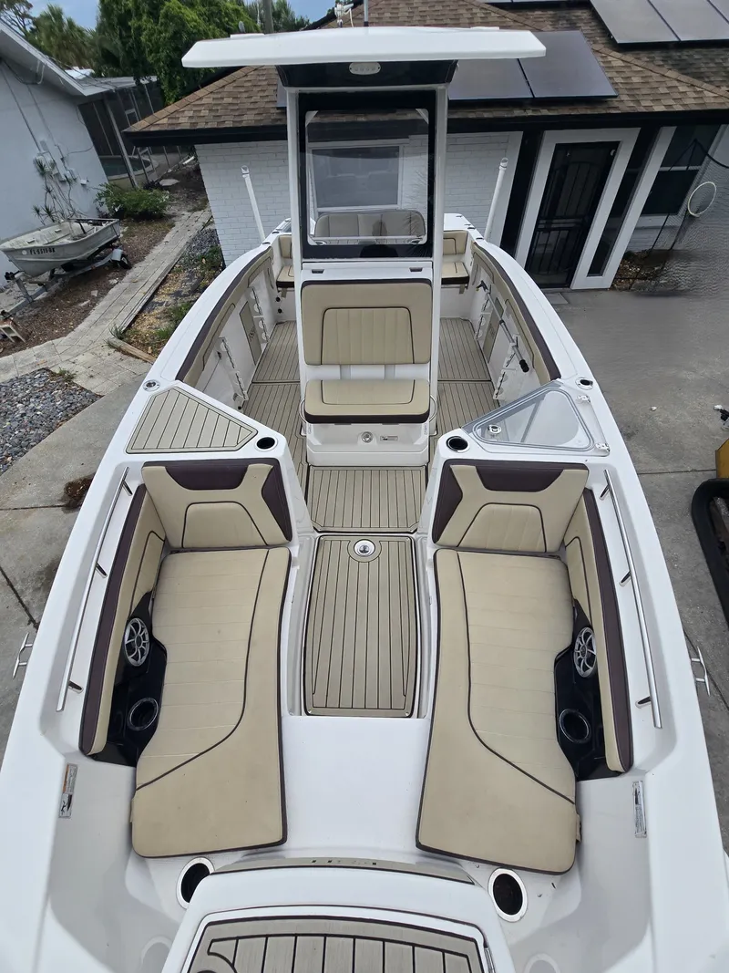 Slide: The Image of Interior of 2022 Yamaha Boats 255 FSH Sport E with beige seating. - 12