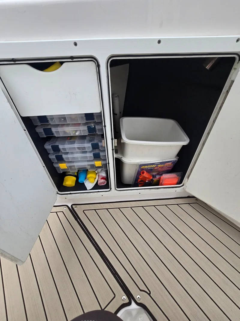 Slide: The Image of Interior view of a 2022 Yamaha 255 FSH Sport E boat. - 15