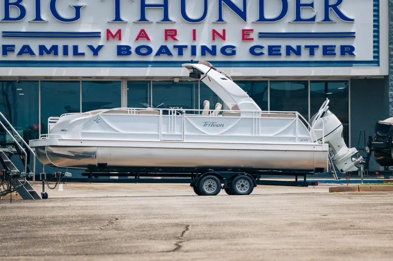 Slide: The Image of 2026 JC Sporttoon 26TT pontoon boat at Big Thunder Marine dealership. - 35
