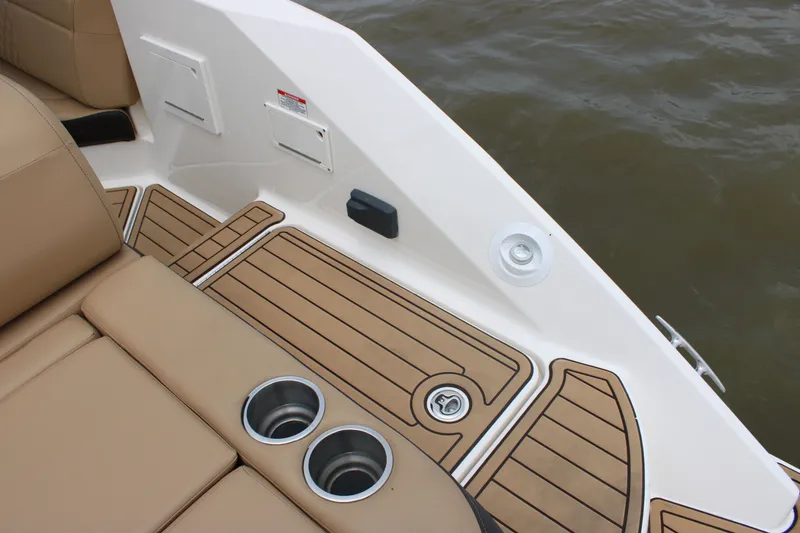 Slide: The Image of Sea Ray SLX 280 2020 - 19