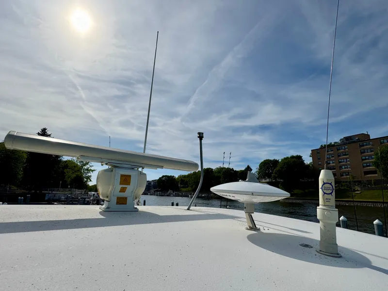 Slide: The Image of Radar and GPS equipment on a 1999 Tiara Yachts 4100 Open. - 35
