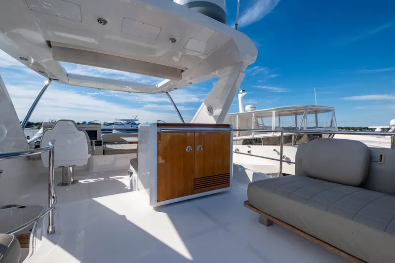 Slide: The Image of Luxurious interior of Azimut 50 Fly yacht, year 2018. - 18