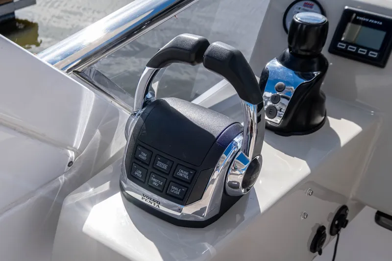 Slide: The Image of Azimut 50 Fly 2018 control panel with Volvo Penta controls. - 29