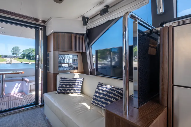 Slide: The Image of Interior of a 2018 Azimut 50 Fly yacht with elegant furnishings. - 40