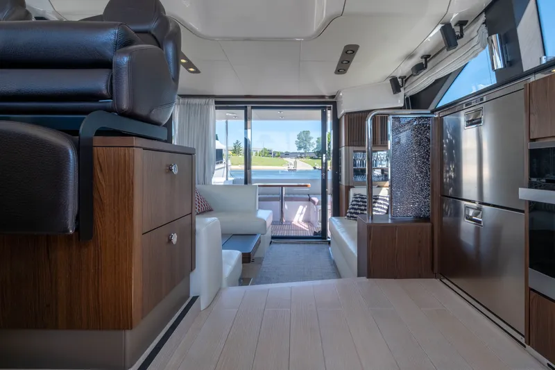 Slide: The Image of Interior of Azimut 50 Fly yacht, modern design, 2018 model. - 43