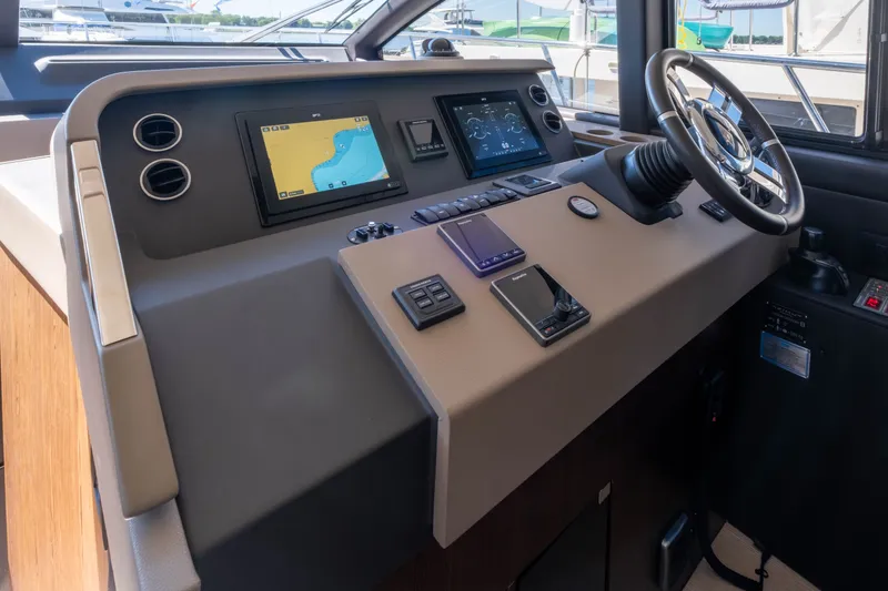 Slide: The Image of 2018 Azimut 50 Fly helm with navigation system. - 47