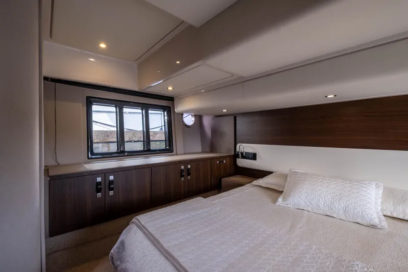 Slide: The Image of Azimut 50 fly 2018 - 50