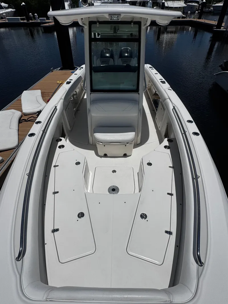 Slide: The Image of Boston Whaler 280 Outrage 2011, spacious deck, modern design. - 8