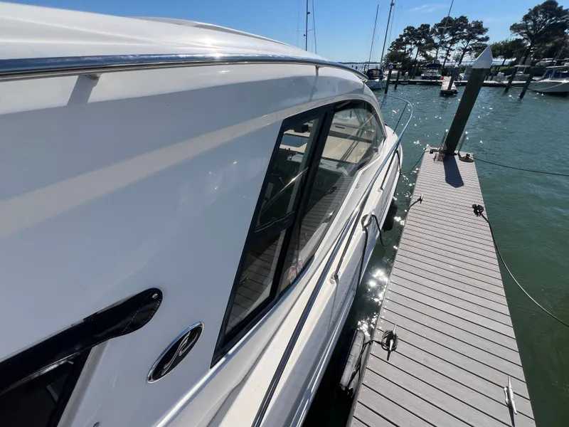 Slide: The Image of Sea Ray Sundancer 350 Coupe 2018 - 50