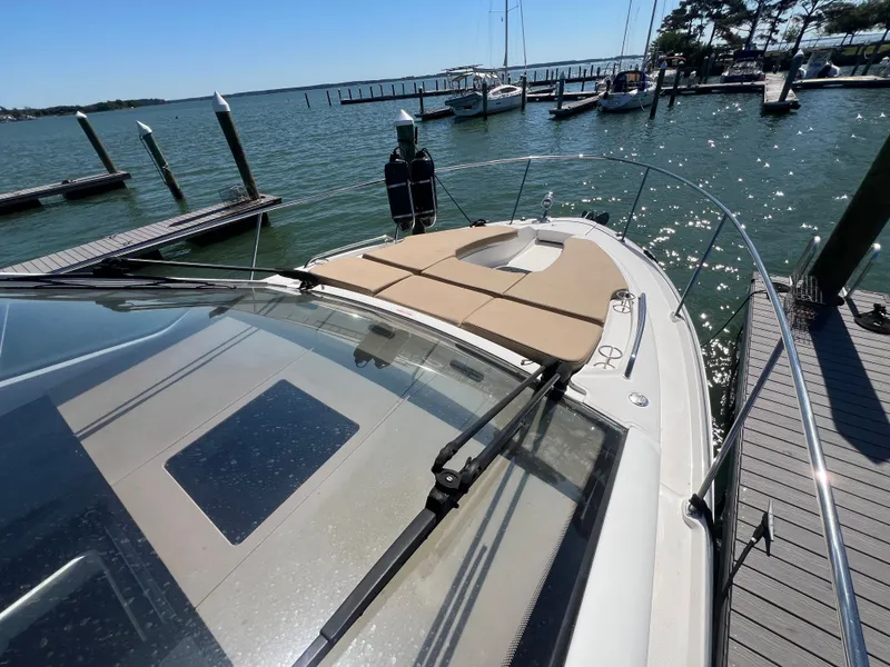 Slide: The Image of Sea Ray Sundancer 350 Coupe 2018 - 51