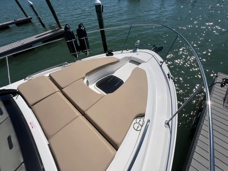 Slide: The Image of Sea Ray Sundancer 350 Coupe 2018 - 52