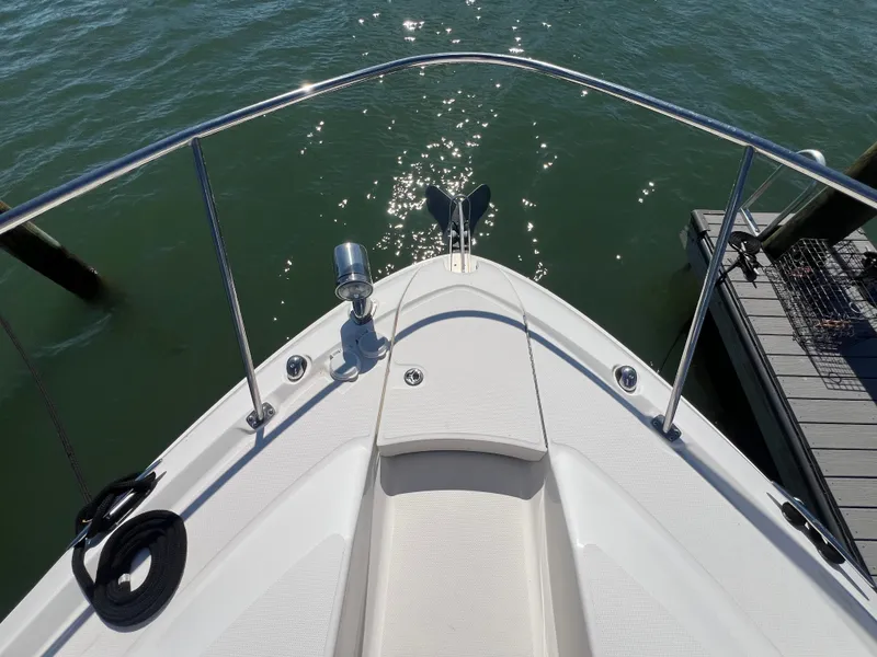 Slide: The Image of Sea Ray Sundancer 350 Coupe 2018 - 53