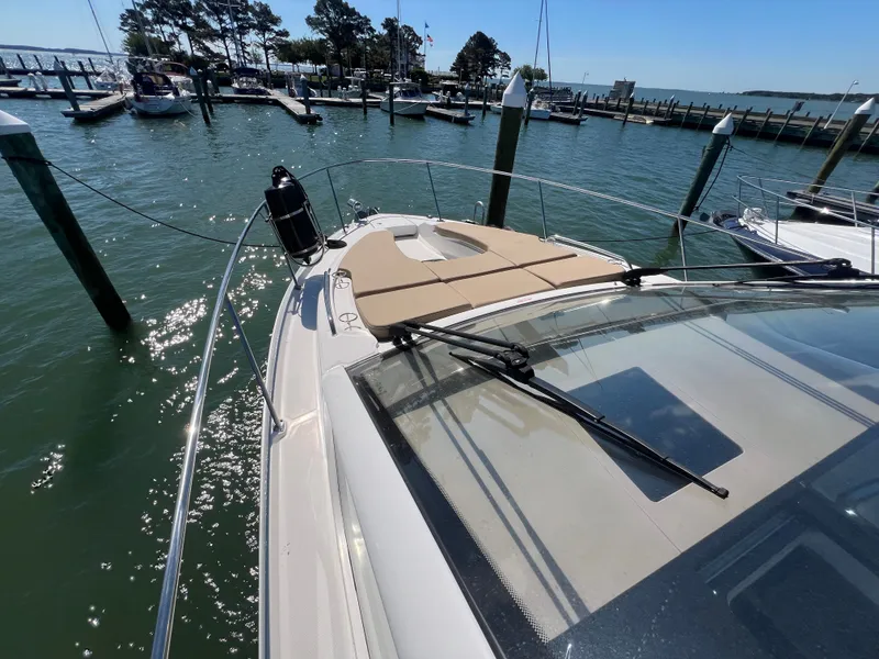 Slide: The Image of Sea Ray Sundancer 350 Coupe 2018 - 55