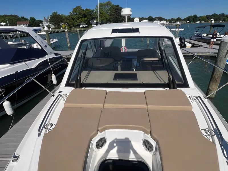 Slide: The Image of Sea Ray Sundancer 350 Coupe 2018 - 57