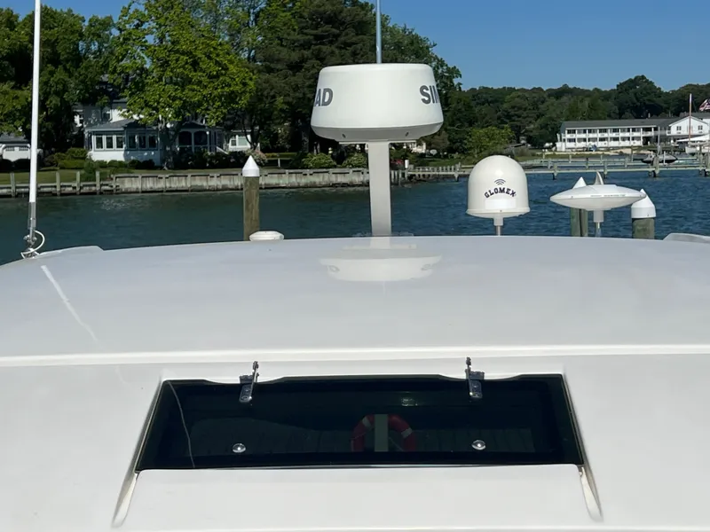 Slide: The Image of Sea Ray Sundancer 350 Coupe 2018 - 58