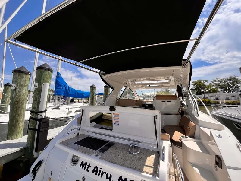 Slide: The Image of Sea Ray Sundancer 350 Coupe 2018 - 74