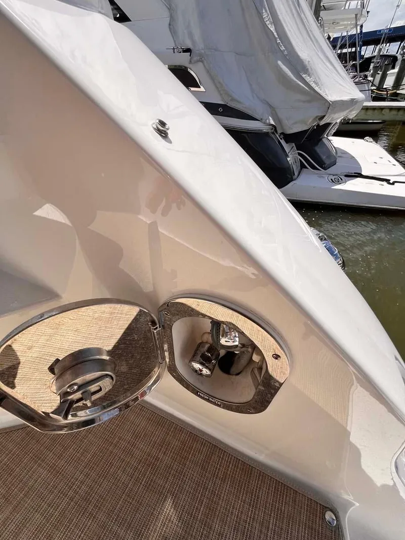 Slide: The Image of Sea Ray Sundancer 350 Coupe 2018 - 79