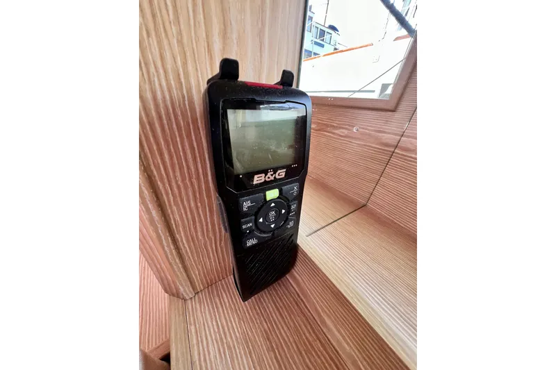 Slide: The Image of B&G marine device on 2016 Hanse 455 yacht's wooden interior. - 118